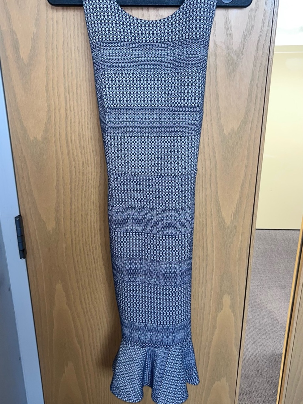✨ Banana Republic Black & White Textured Midi Dress (Size 2)
